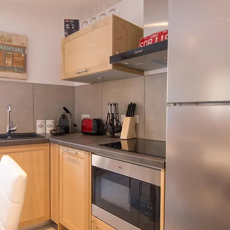 2 Pieces 6 Pers, Terrasse, Parking, Animaux Acceptes - Fr-1-263-539 *