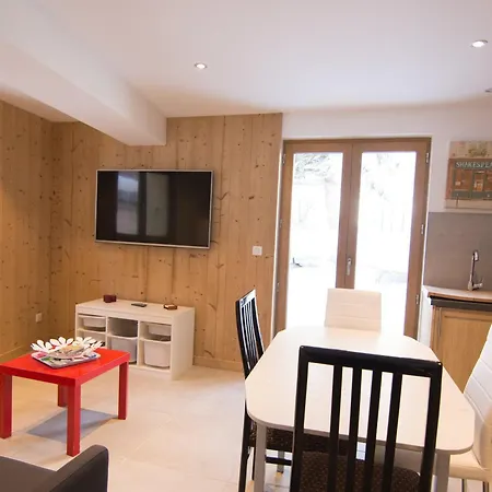 2 Pieces 6 Pers, Terrasse, Parking, Animaux Acceptes - Fr-1-263-539 *
